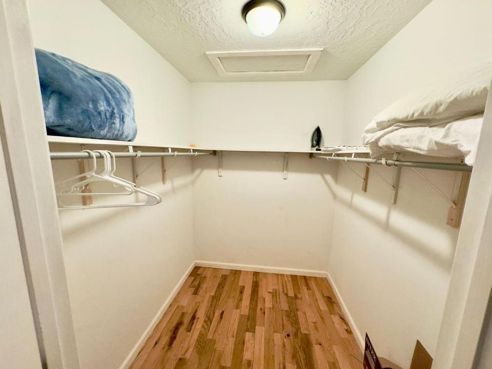 Cozy 2 Bedroom Townhouse Near Lake And Restaurants Гънтърсвил Екстериор снимка